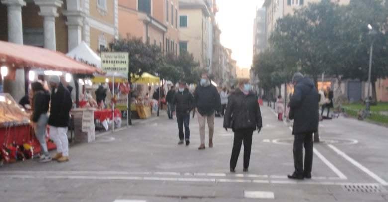 La festa della Proloco fa centro Ma tanti negozi restano chiusi