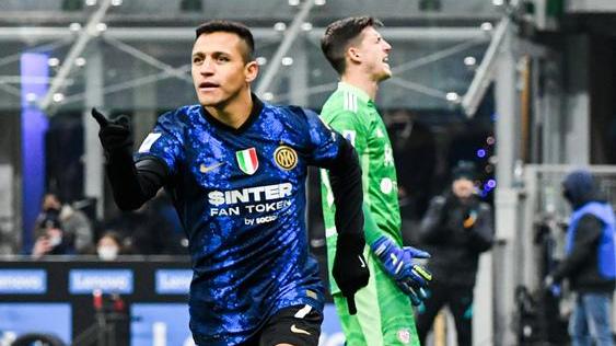 Il ciclone nerazzurro cancella il Cagliari L’Inter fa poker e vola al primo posto
