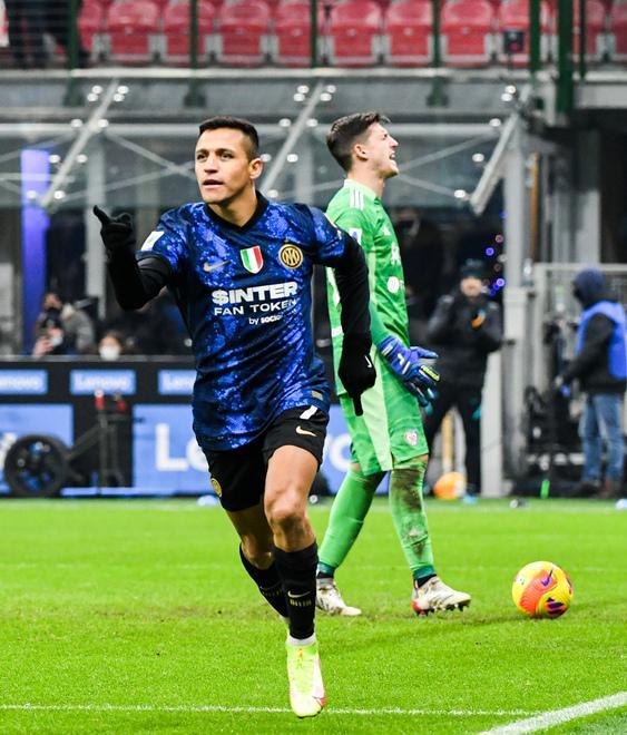 Il ciclone nerazzurro cancella il Cagliari L’Inter fa poker e vola al primo posto 