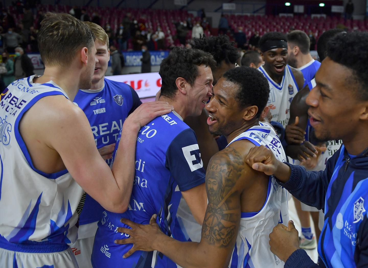 Dinamo Forza +6 in Laguna il campionato è cominciato 