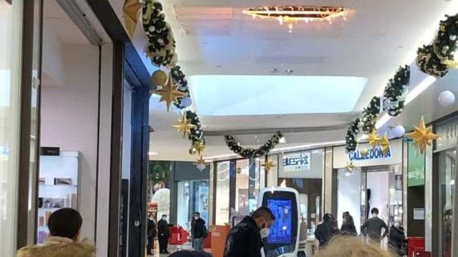 Modena. Ai Portali prende fuoco il controsoffitto: clienti evacuati dal centro commerciale