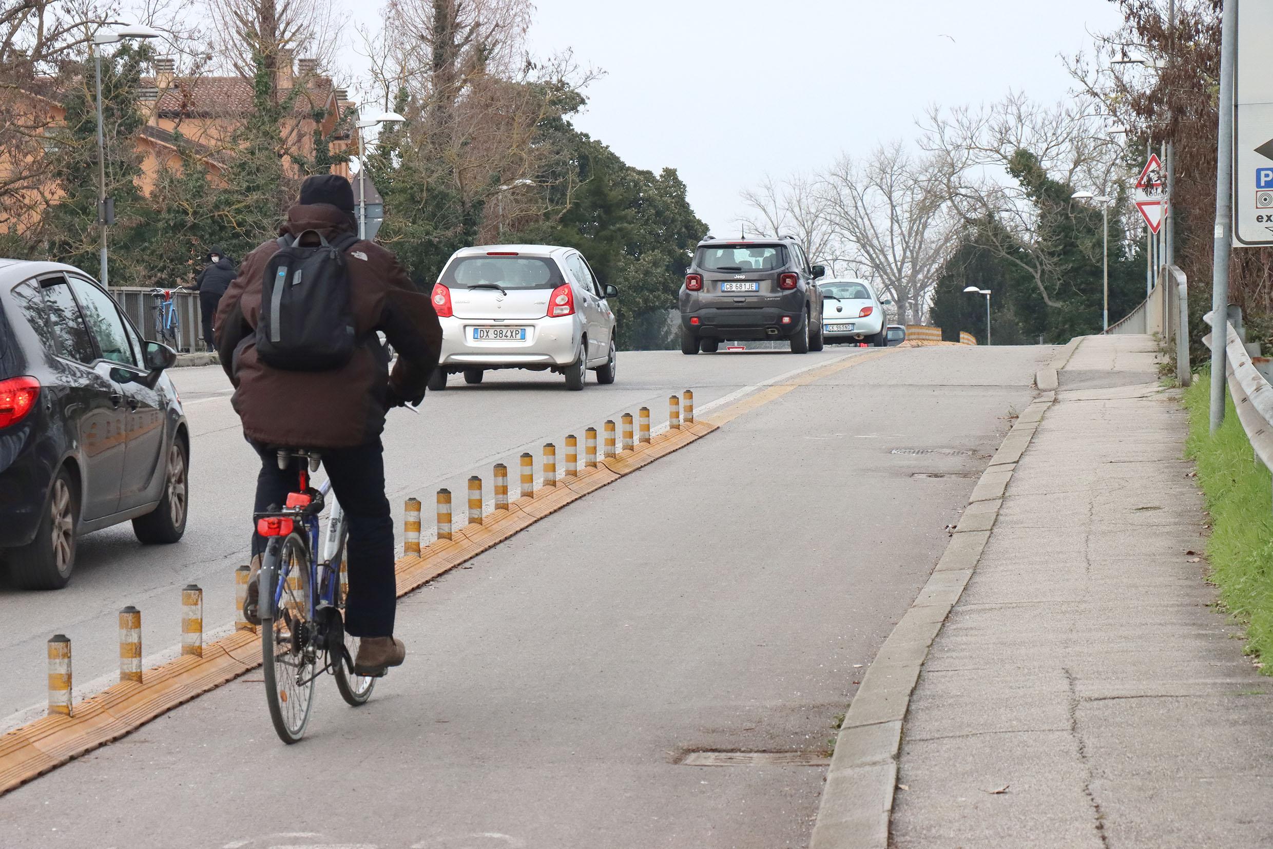 Ferrara, più mobilità su due ruote. Al lavoro in bici, il progetto funziona