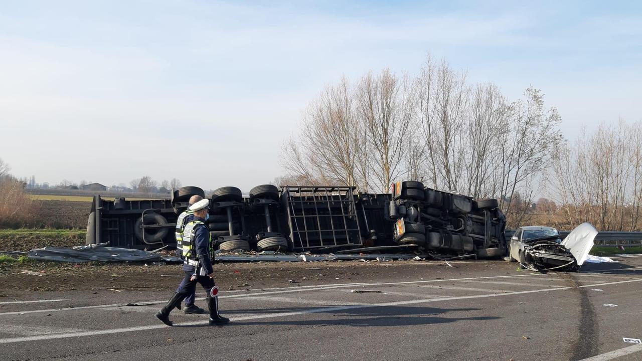 Incidente sulla provinciale di Santa Croce di Boretto, un 64enne morto sul colpo