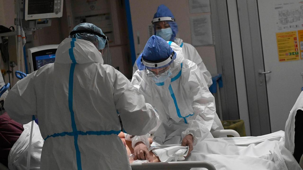 Coronavirus. Altri quattro lutti nel Ferrarese e cinque ricoveri. Il Delta raddoppia i letti Covid
