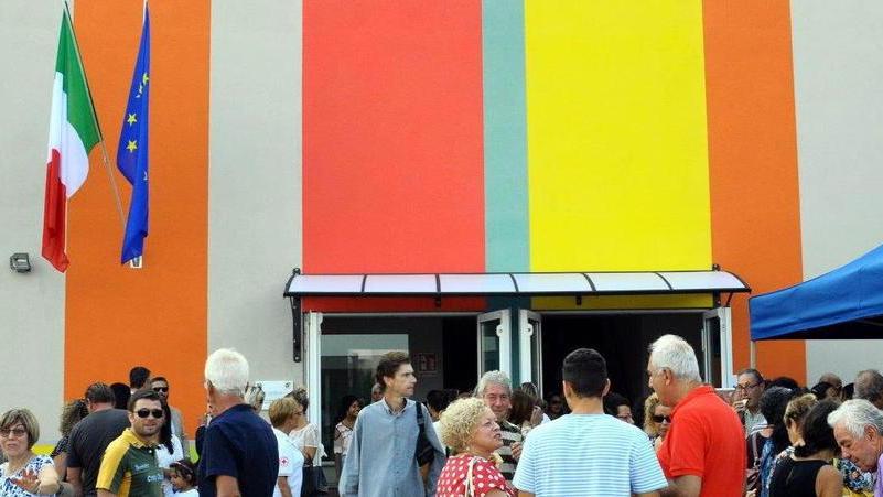 La scuola di Scarlino Scalo nel giorno dell'inaugurazione: era il 2018 (Foto Grassi)