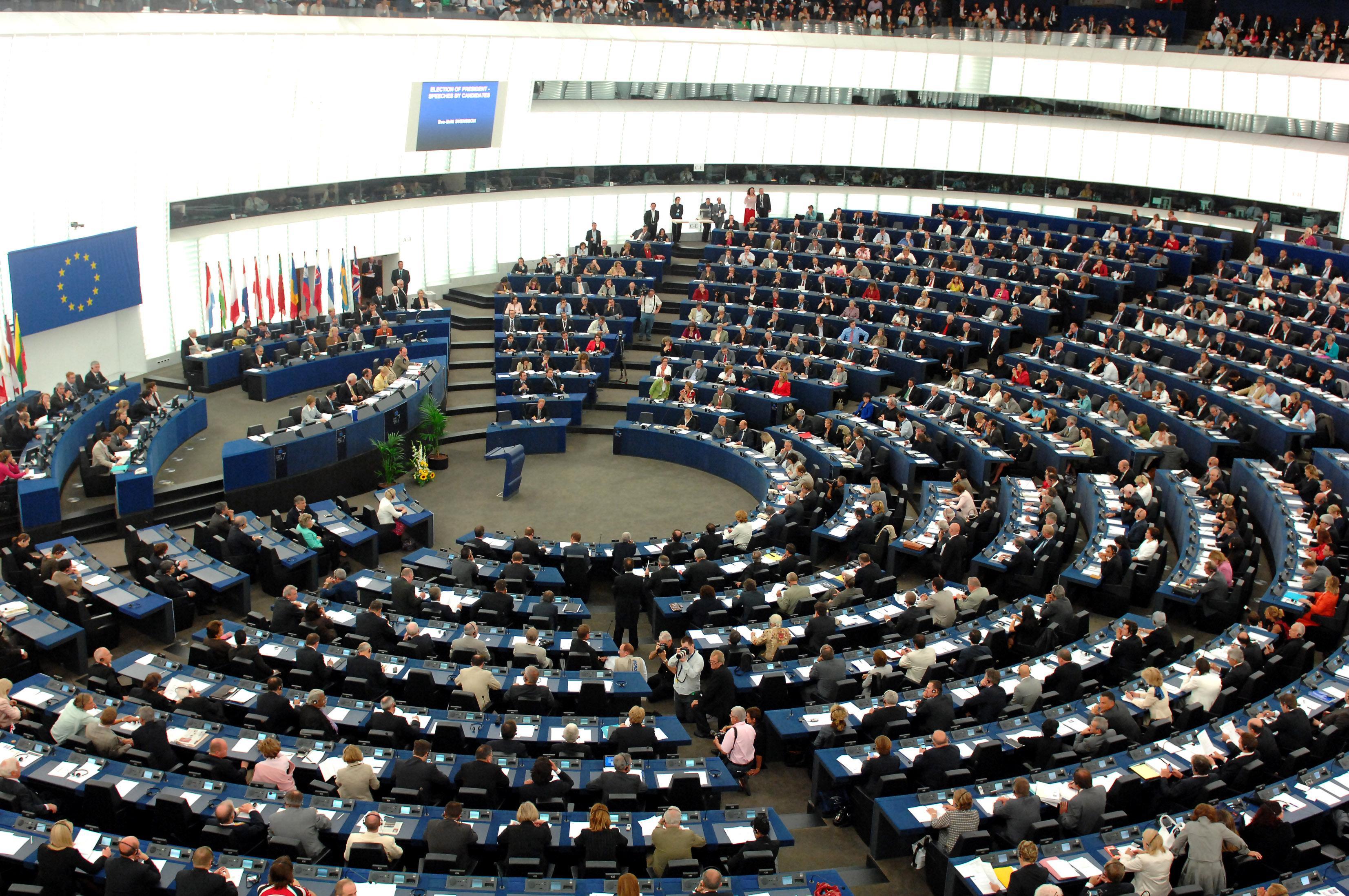 Aiuti per i lavoratori Air Italy e del porto canale: via libera nel Parlamento europeo 