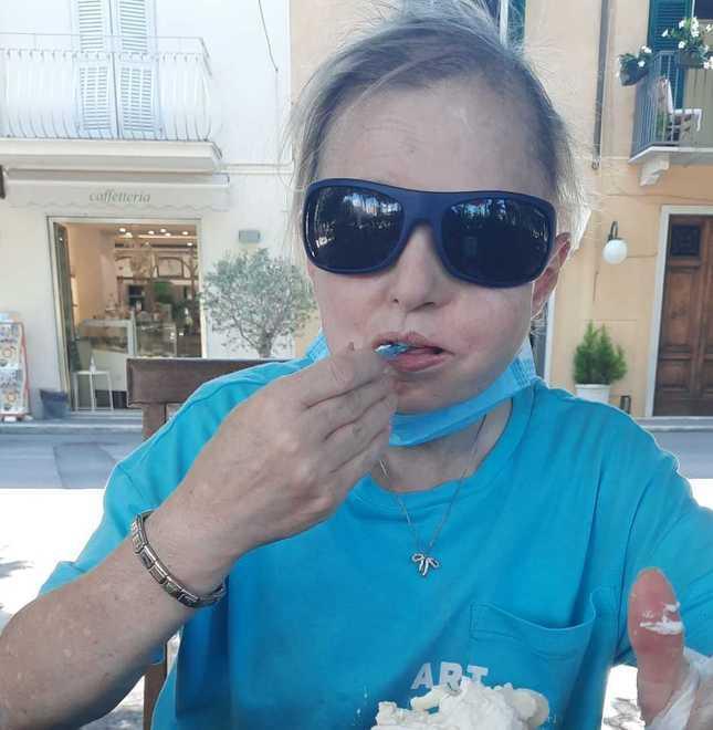 Addio al sorriso bello di Elisa Tongiani