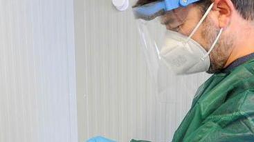 Muore una donna, oltre duemila in quarantena
