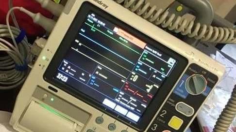 Un defibrillatore agli “angeli” delle ambulanze: «Per tutti i cittadini»