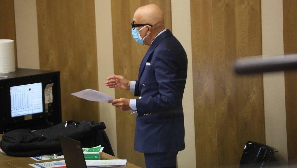 Litiga col barista e aggredisce i carabinieri 