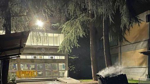 Scuola, ancora vandali «Serve un tavolo contro la baby gang»
