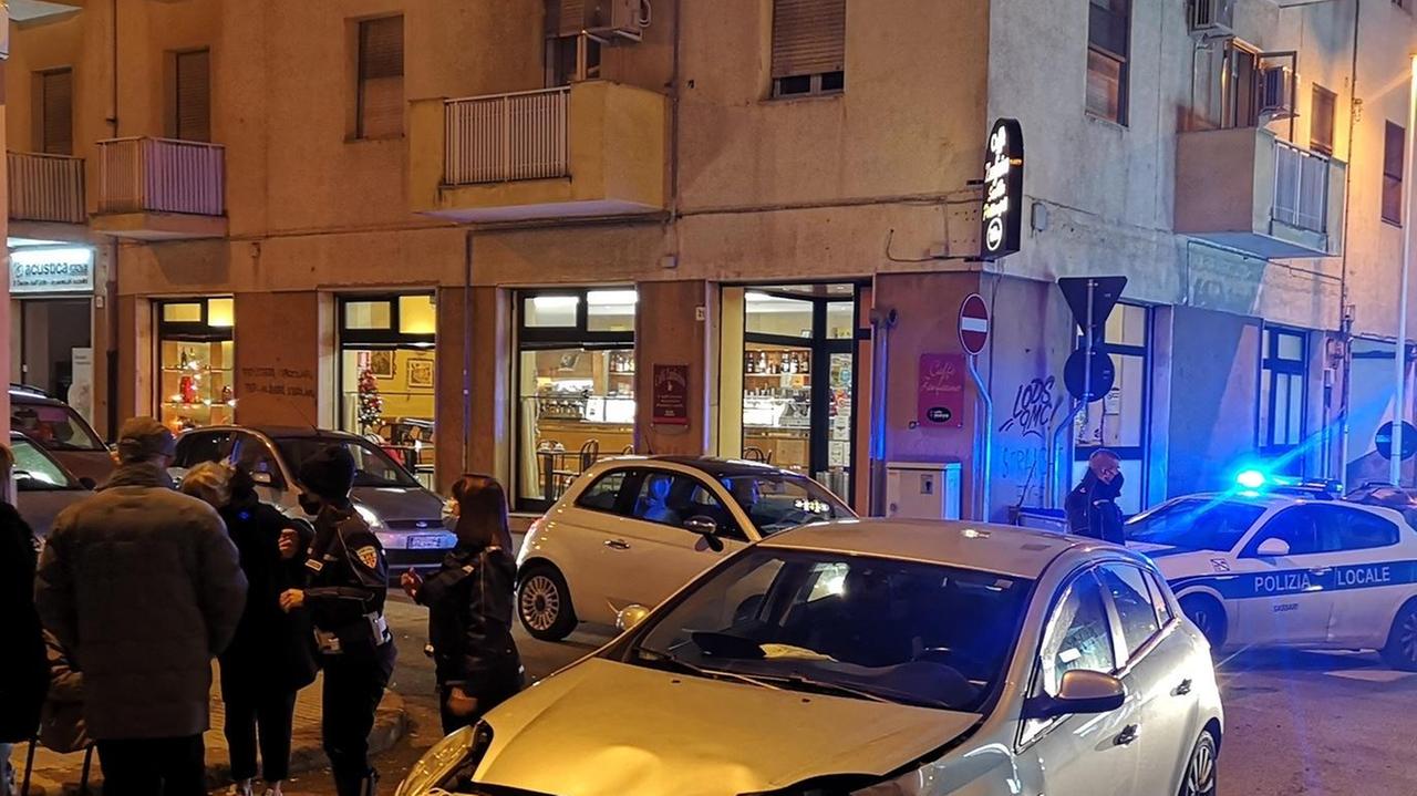 Incidente tra via Zanfarino e via Alghero I residenti: «Il Comune intervenga subito» 