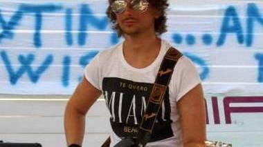La chitarra non suona più, dolore per la morte del musicista 33enne