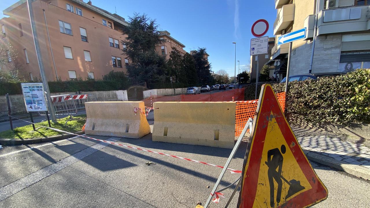 L’allestimento del cantiere per l’installazione dei varchi elettronici