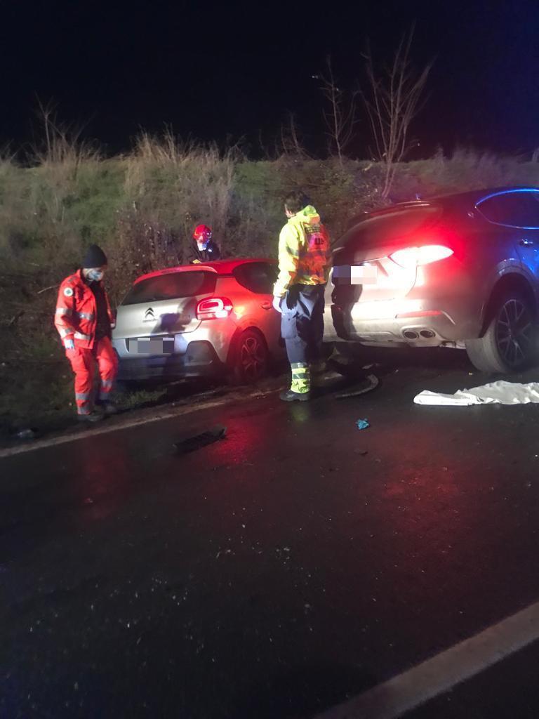 Incidente tra tre auto nella notte ad Albinea, due donne gravi