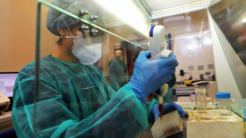 Un laboratorio di microbiologia e virologia
