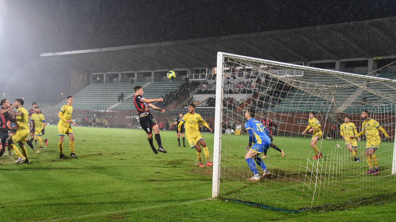 Lucchese-Carrarese finisce 0-0
