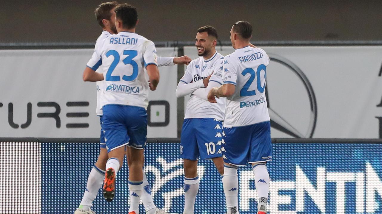 Nedim Bajrami a braccia conserte dopo il gol del 4-1