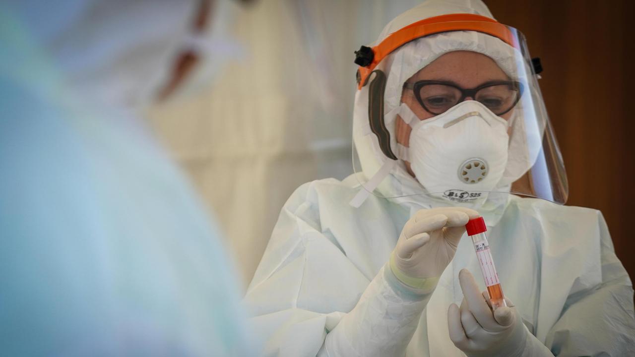 Sulla Nuova in edicola giovedì 16, Covid: nuova impennata di casi in Sardegna