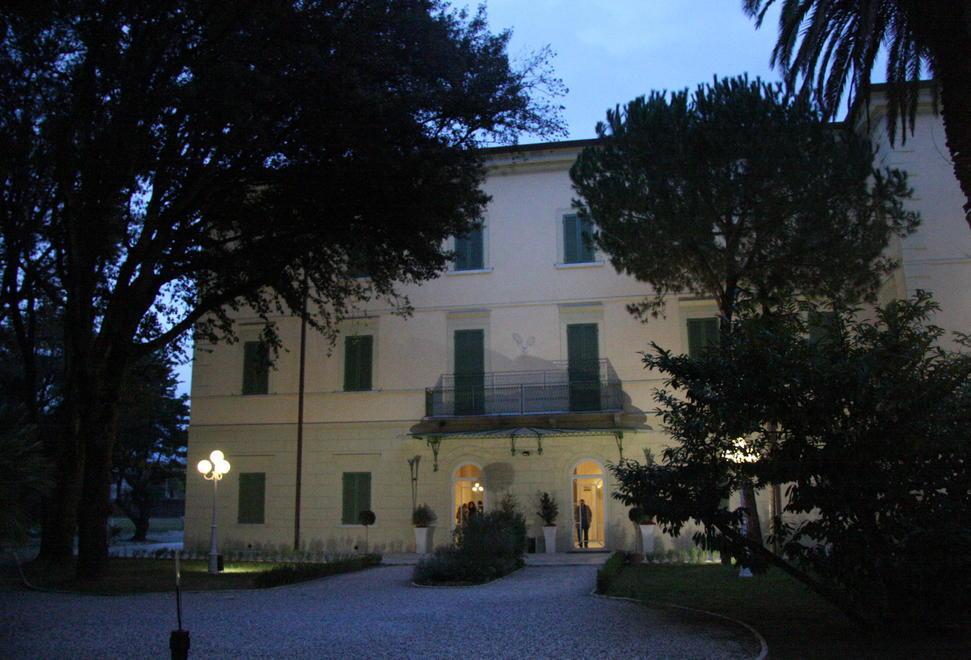 Le vite meravigliose delle donne medievali nella Villa Bertelli