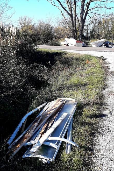 Discarica sulle Sante Mariae