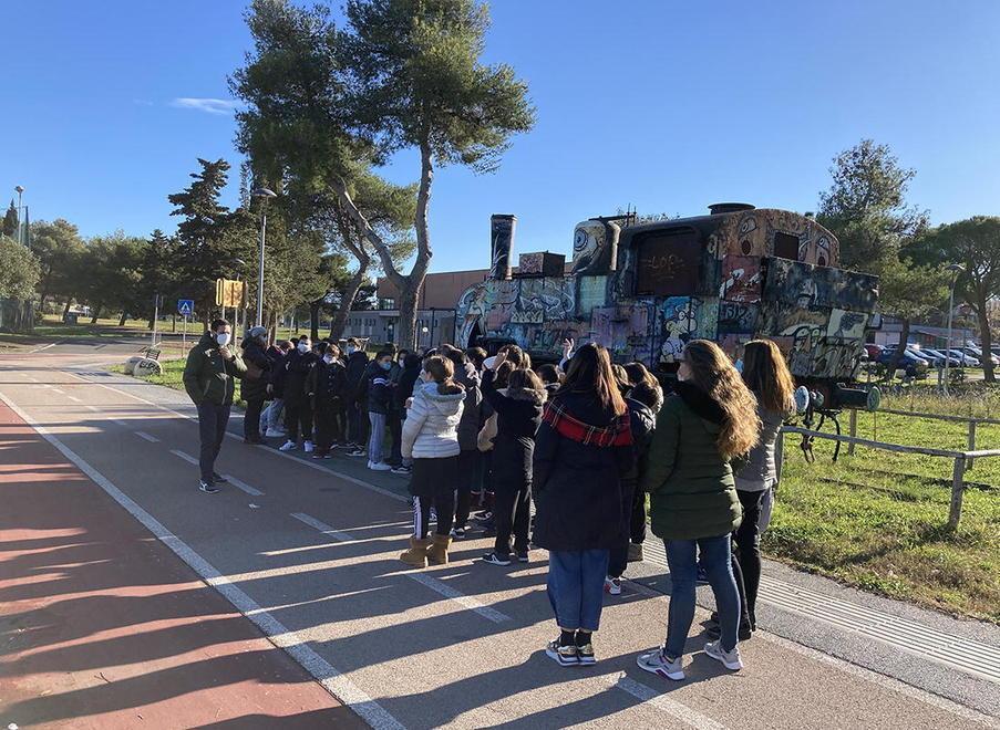 Degrado scoperto dai più piccoli «Il polo scolastico è tutto da ripulire» 