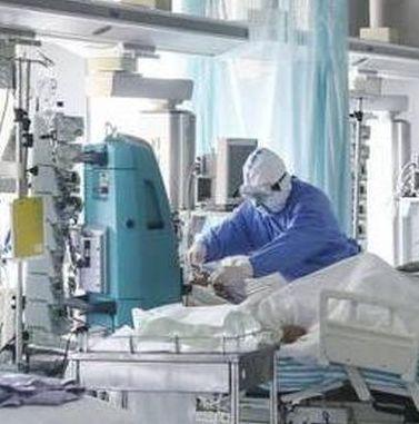 Addio a due pensionati e sessanta nuovi positivi I ricoveri in lieve calo
