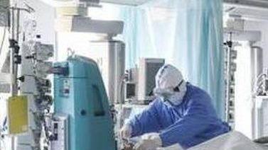 Addio a due pensionati e sessanta nuovi positivi I ricoveri in lieve calo
