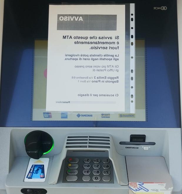 Impossibile pagare alle Poste: cassa chiusa e niente contanti 