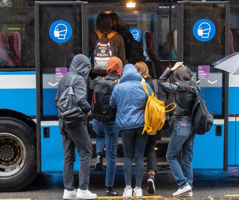 Finale Emilia. «Corriere stipate, controlli estremi Così non può andare» 