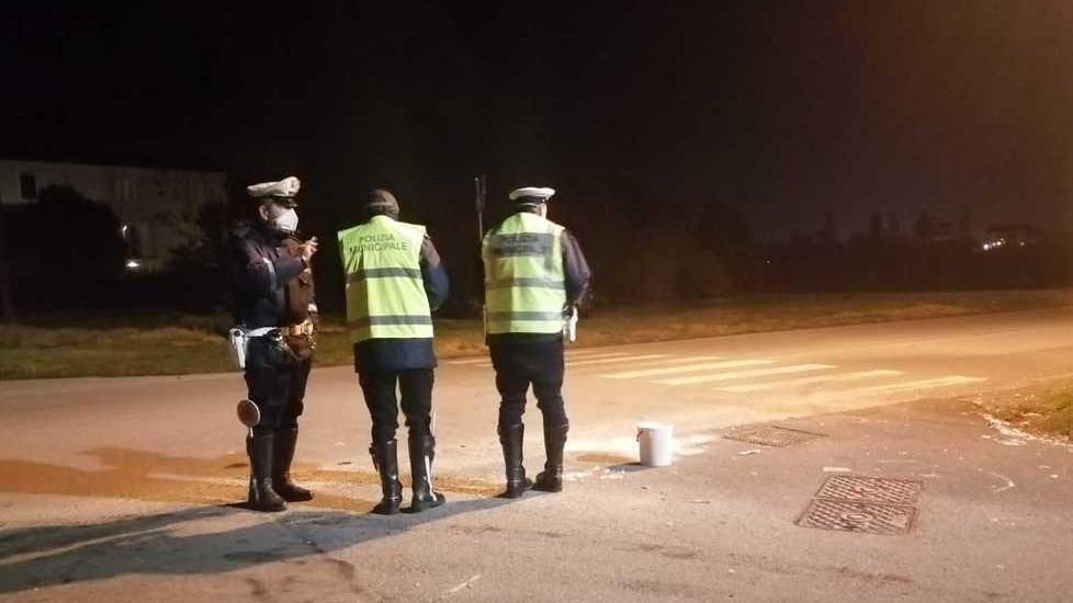 I rilievi della polizia municipale all’incrocio tra via Capitini e via Prati a San Miniato Basso