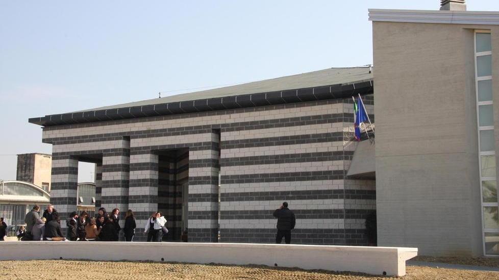 Insegnante no-vax si ammala e finisce in terapia intensiva - Il Tirreno