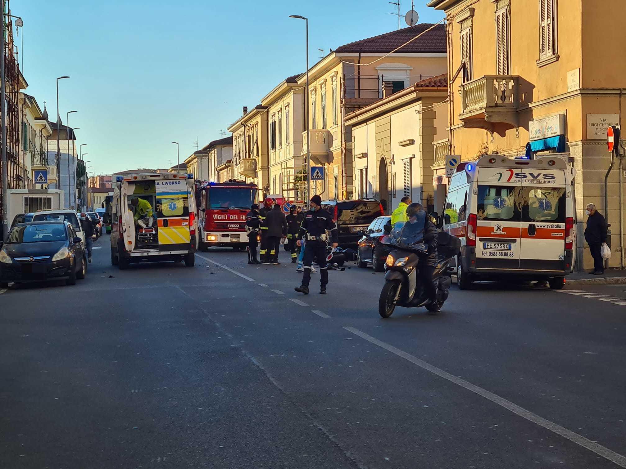 I soccorsi dopo l'incidente (foto Daniele Stefanini/Silvi)