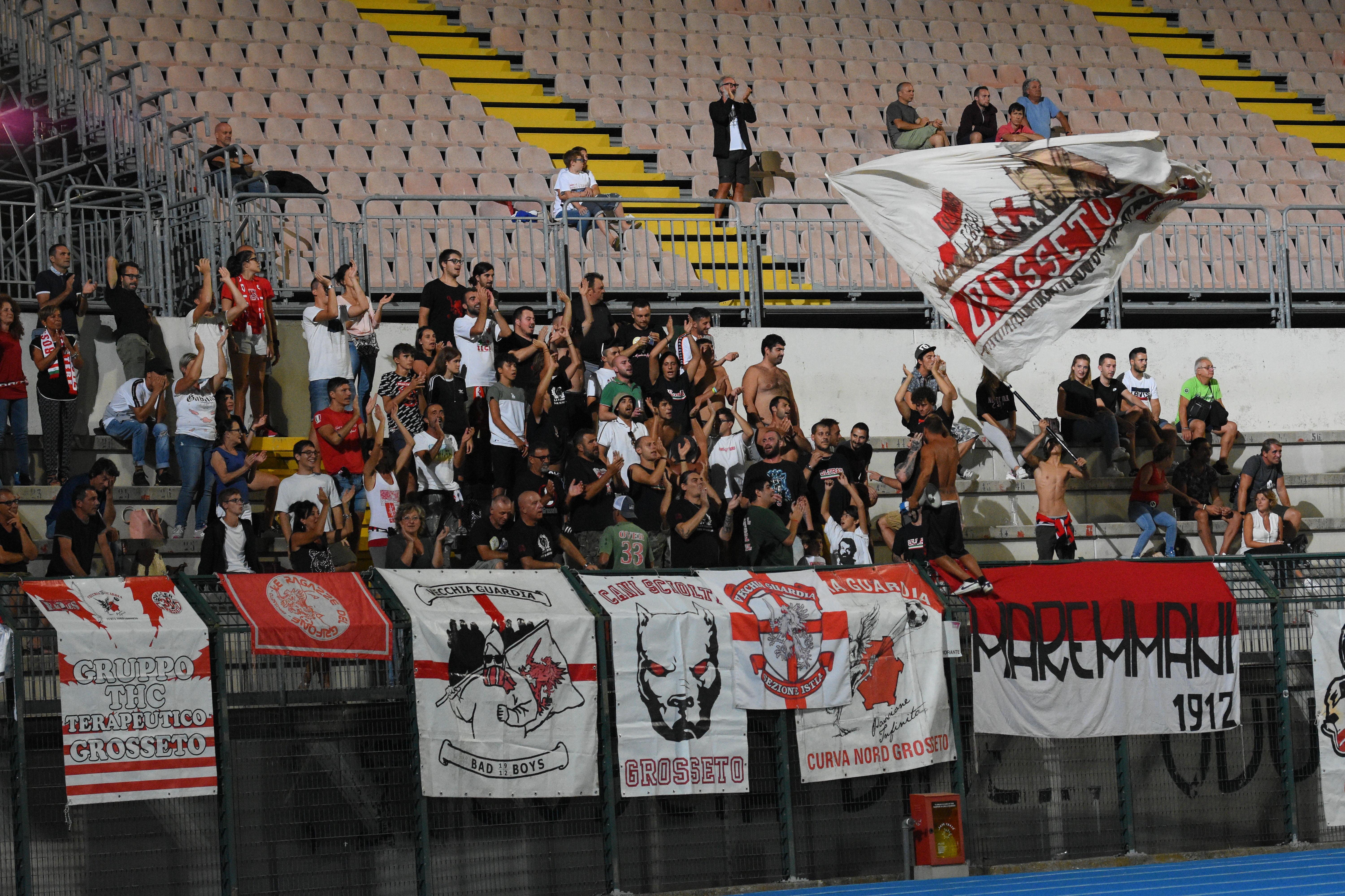I tifosi del Grosseto: nel mirino della giustizia sportiva il faccia a faccia con i calciatori dopo Grosseto-Cesena del 2 ottobre