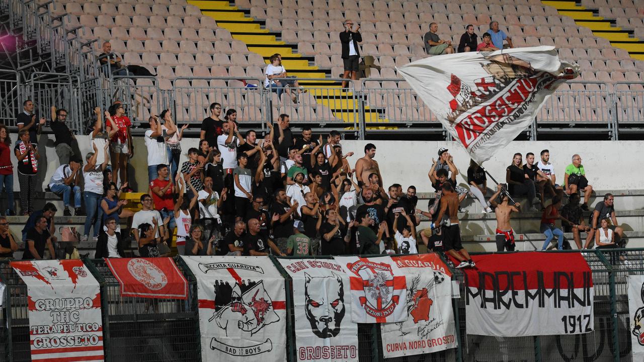 I tifosi del Grosseto: nel mirino della giustizia sportiva il faccia a faccia con i calciatori dopo Grosseto-Cesena del 2 ottobre