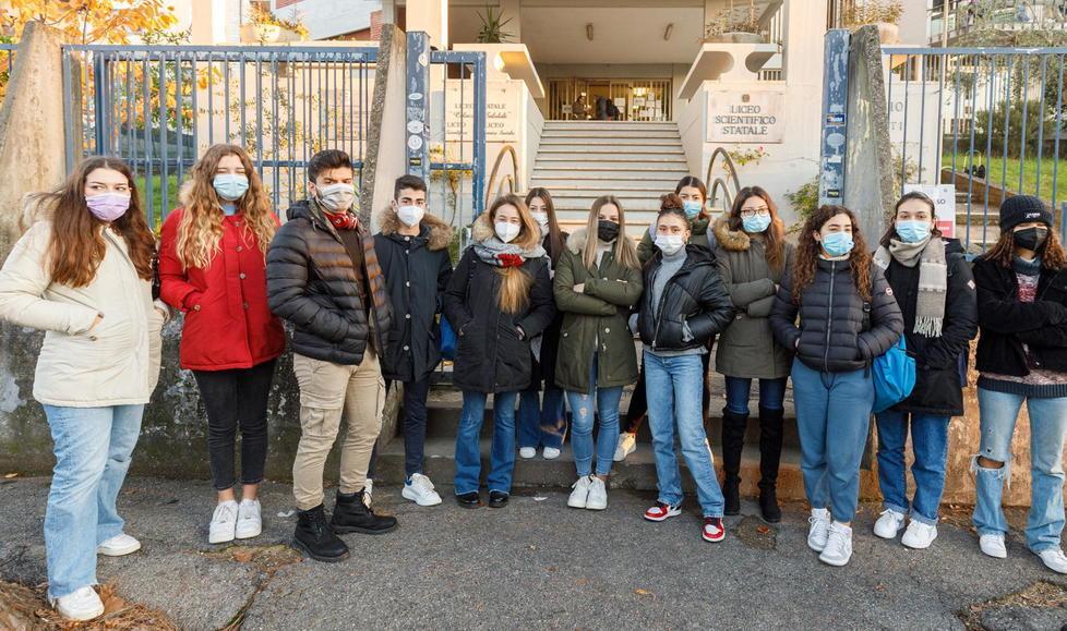 Lo sciopero divide gli studenti del Liceo Solo quattro classi decidono di non entrare 