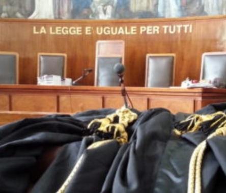Nonno violenta le nipotine: condannato 
