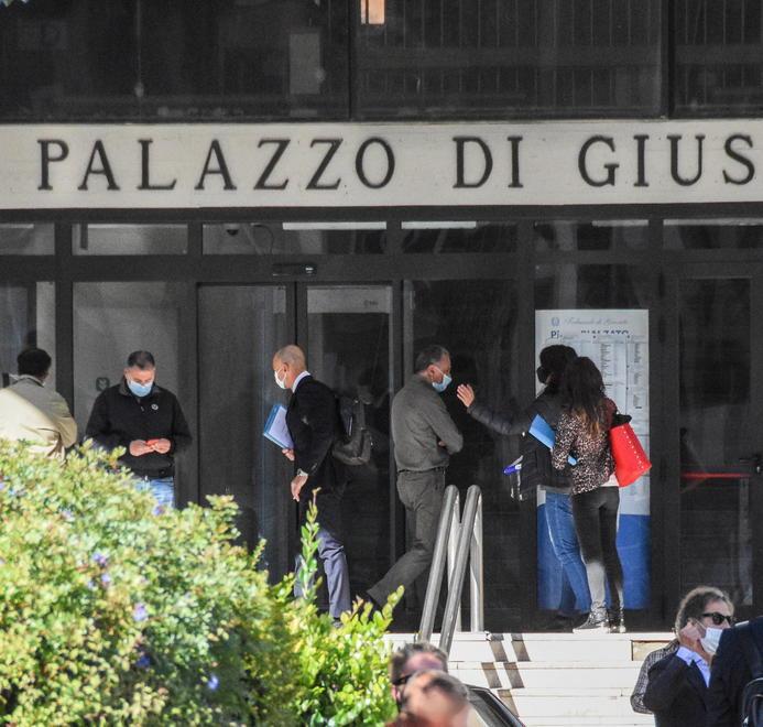 Centinaia di episodi di spaccio di cocaina In due a processo