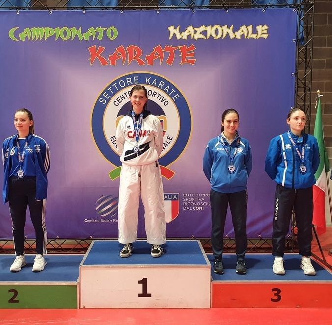 Tante medaglie per i karateka della Sakura E i Giovanissimi vincono il titolo regionale 