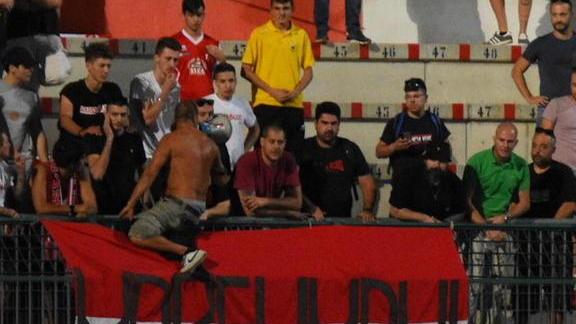 Multati tutti i giocatori del Grifone «Dovevano allontanarsi dalla curva»