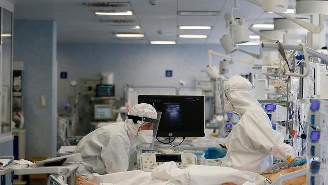 Vaccinazioni ai bambini Le dosi al Galilei con un volo notturno