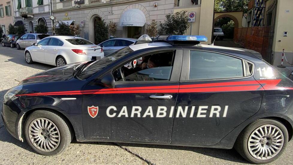 Buco nel muro per rubare in gioielleria Messo in fuga dall’arrivo dei carabinieri