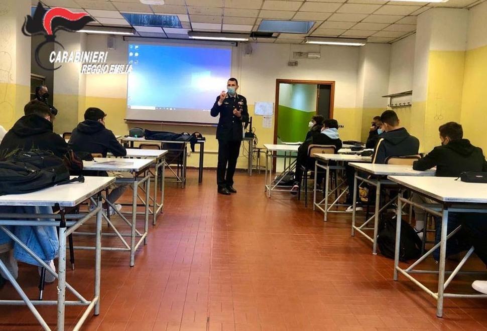 Il maggiore Scalingi tempestato di domande alla lezione di legalità