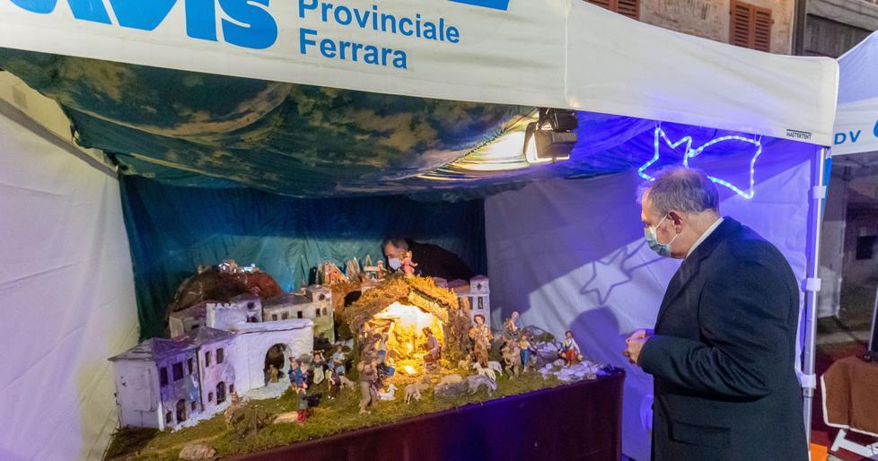 Il prefetto visita il presepe 