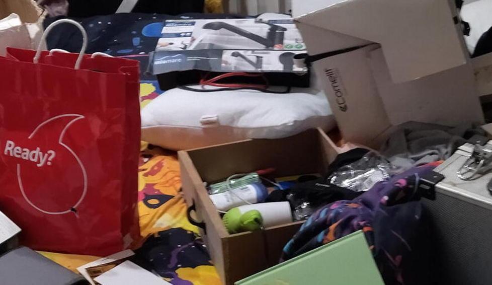 I danni lasciati dai ladri dopo il furto a casa di Di Bella