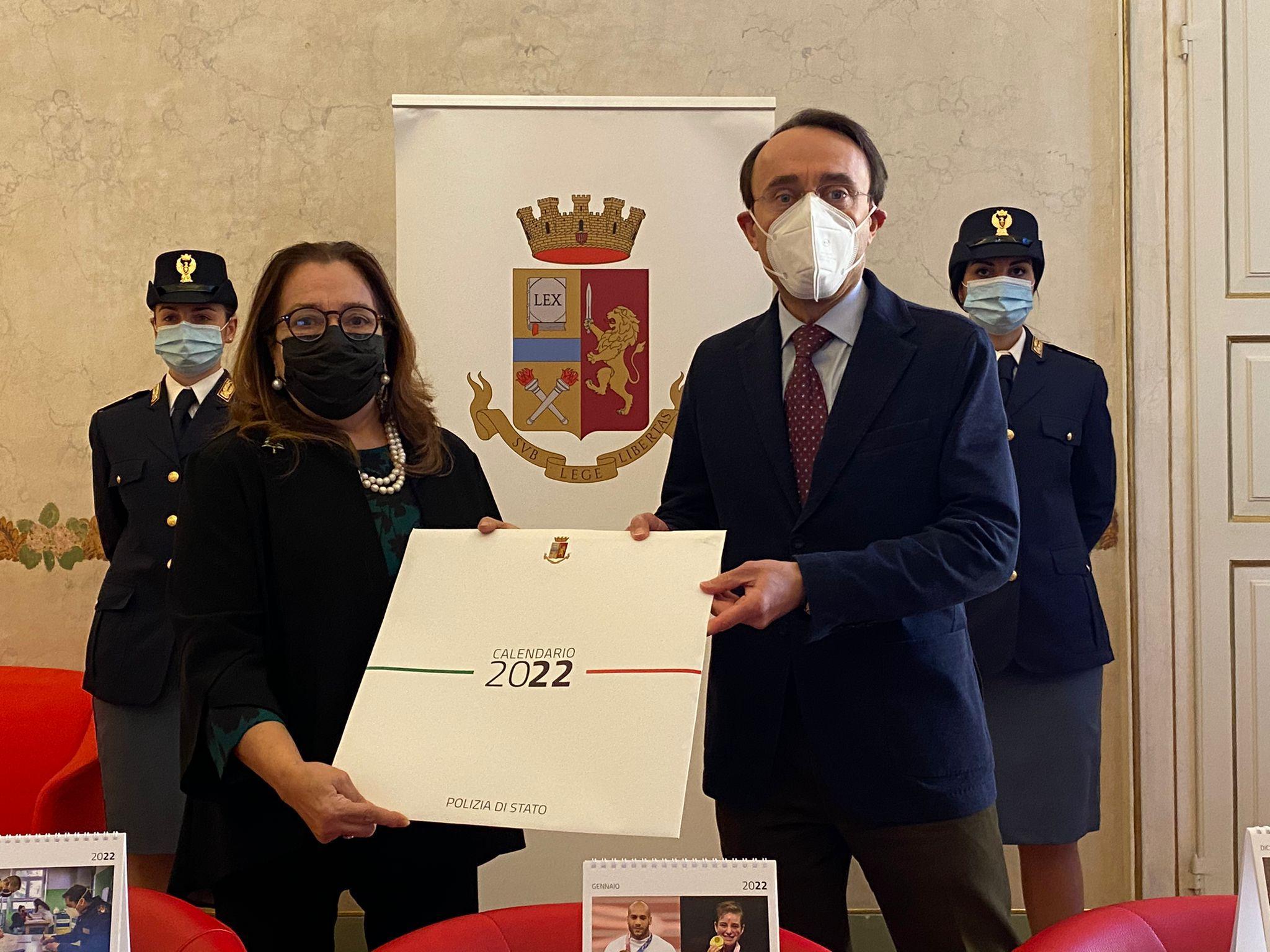 Reggio Emilia, presentato in questura il calendario della polizia di Stato 2022
