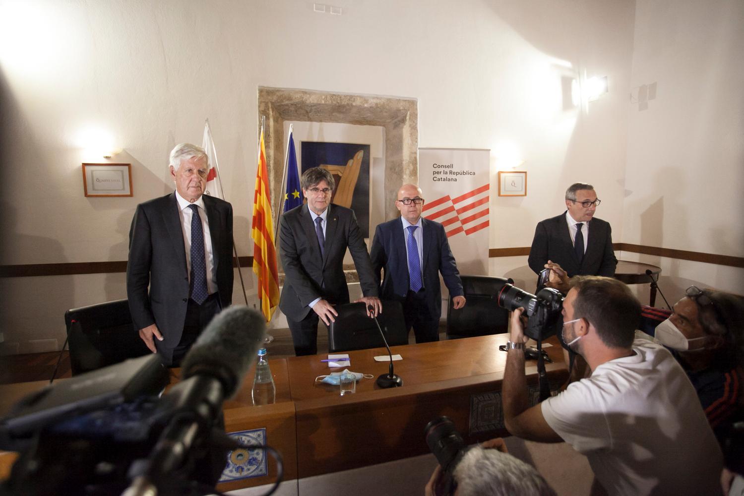Puigdemont in conferenza stampa ad Alghero (foto Roberto Gabrielli)