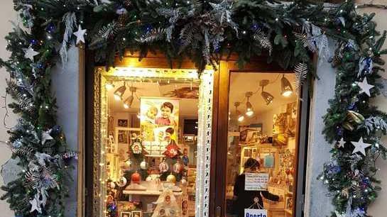 Da Idea Casa brillano i simboli del Natale Le foto di Nadir diventano addobbi