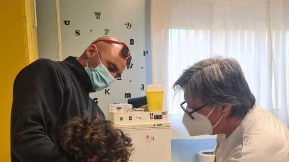 Bimbi tra i 5 e 11 anni, vaccini al via a fare da apripista sono due fratelli