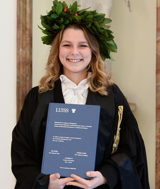 Di Mundo si laurea con il massimo dei voti